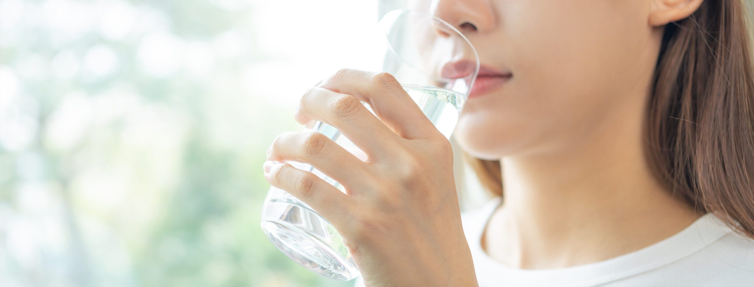 Happy beautiful, asian young woman, girl drinking, sip fresh gla